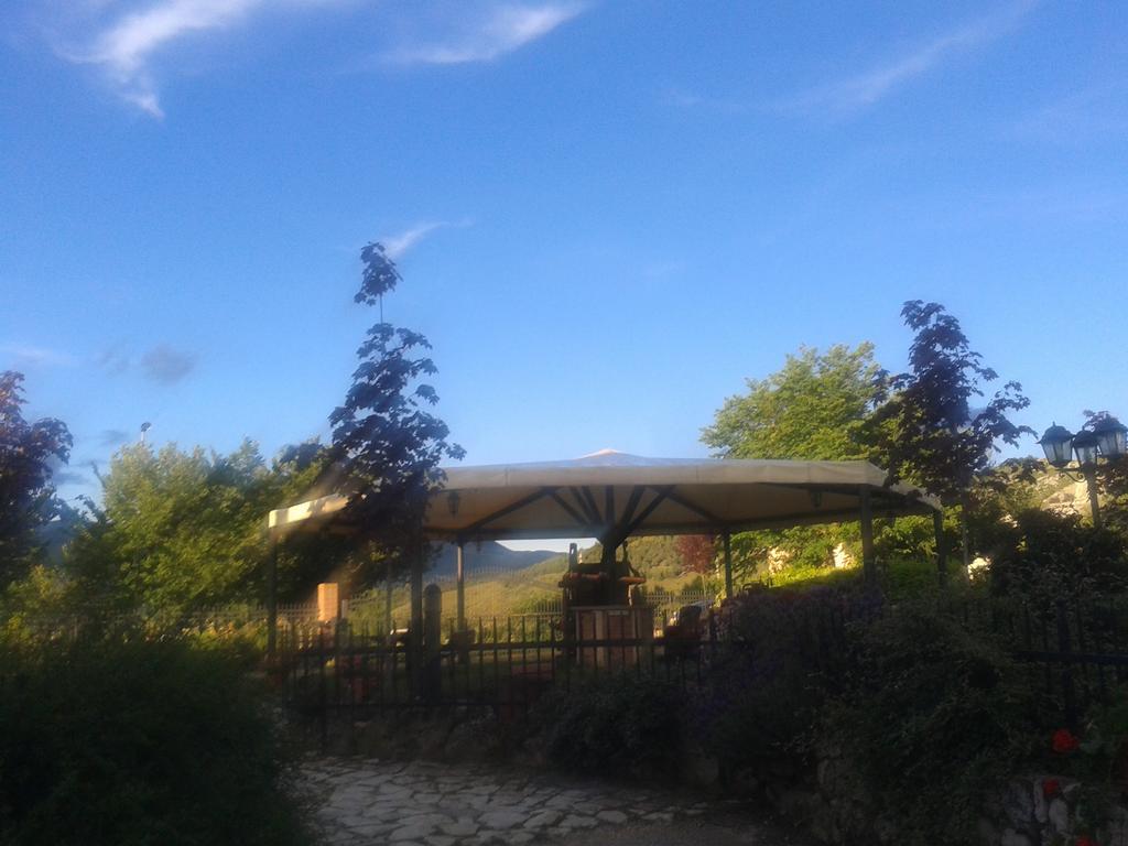 La Radice Hotel Paganica Bagian luar foto