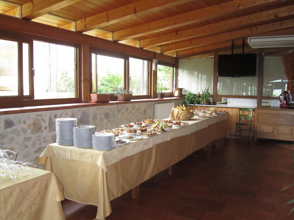 La Radice Hotel Paganica Bagian luar foto
